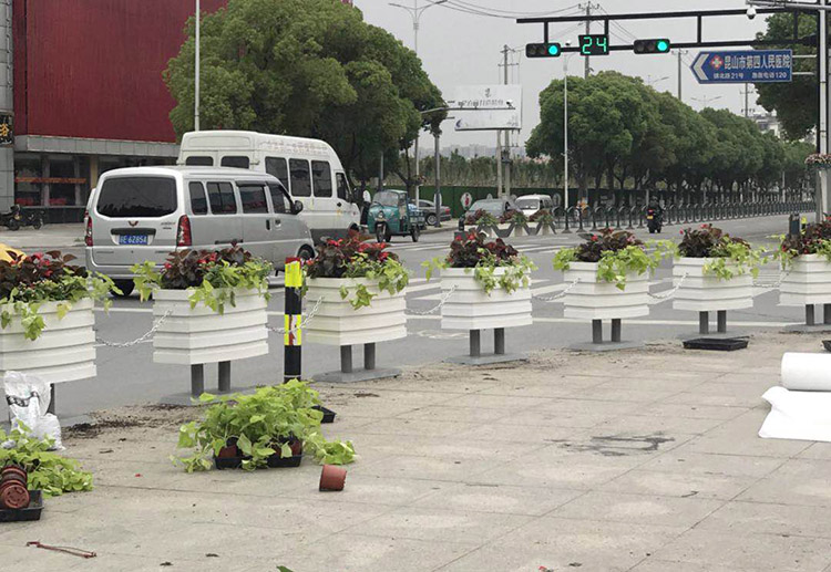 紅色pvc道路花箱實拍圖